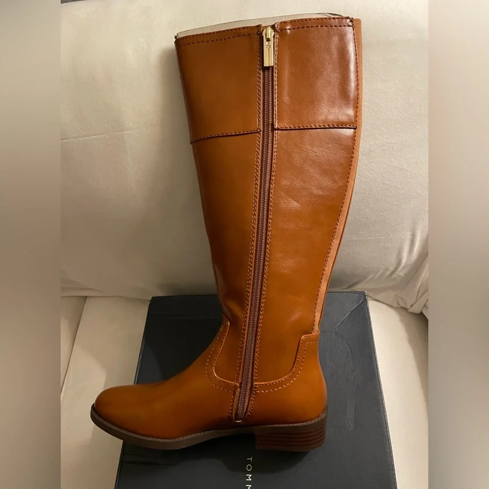 NIB Tommy Hilfiger Imina Almond Toe Knee High Boots Size 5.5